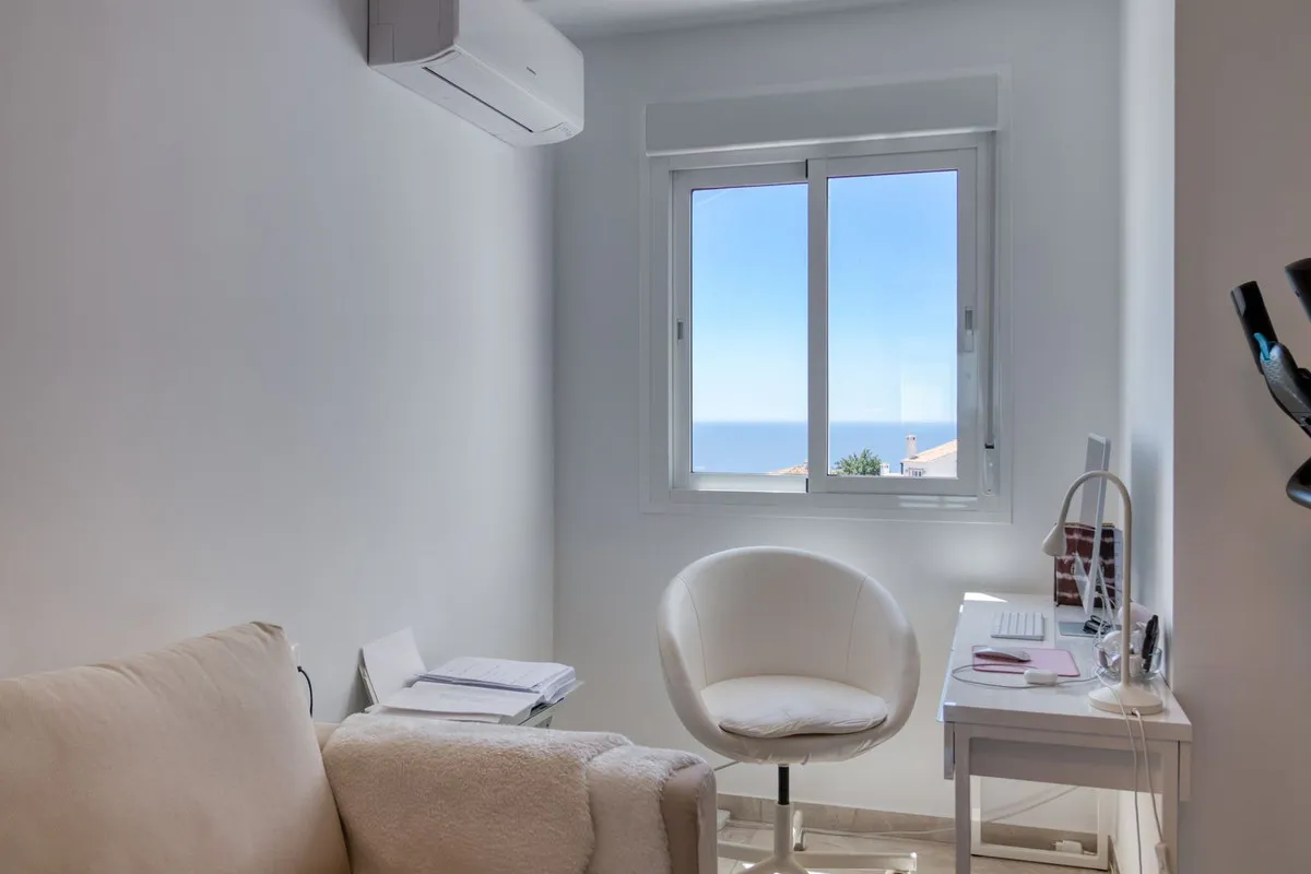 a516ea24-947a-4e93-bbbc-e4568cdf883b