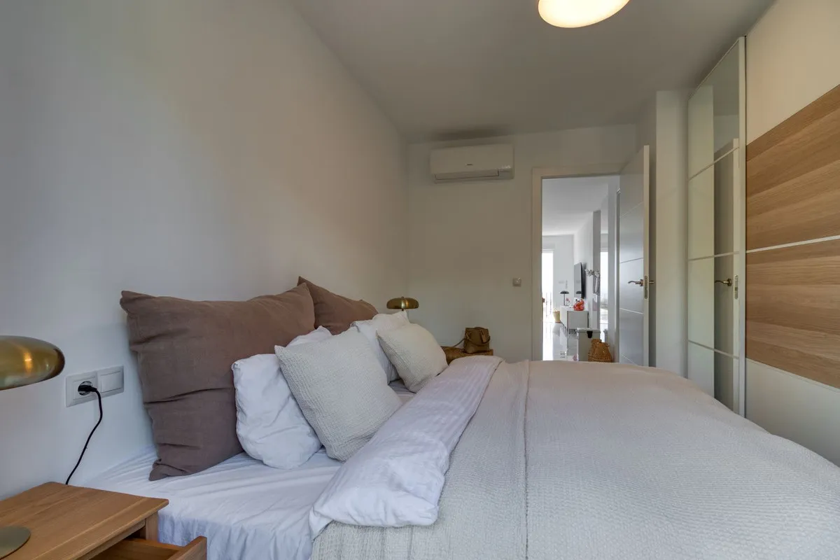 ff2bee98-f17c-4da0-8379-5c7337ef9843