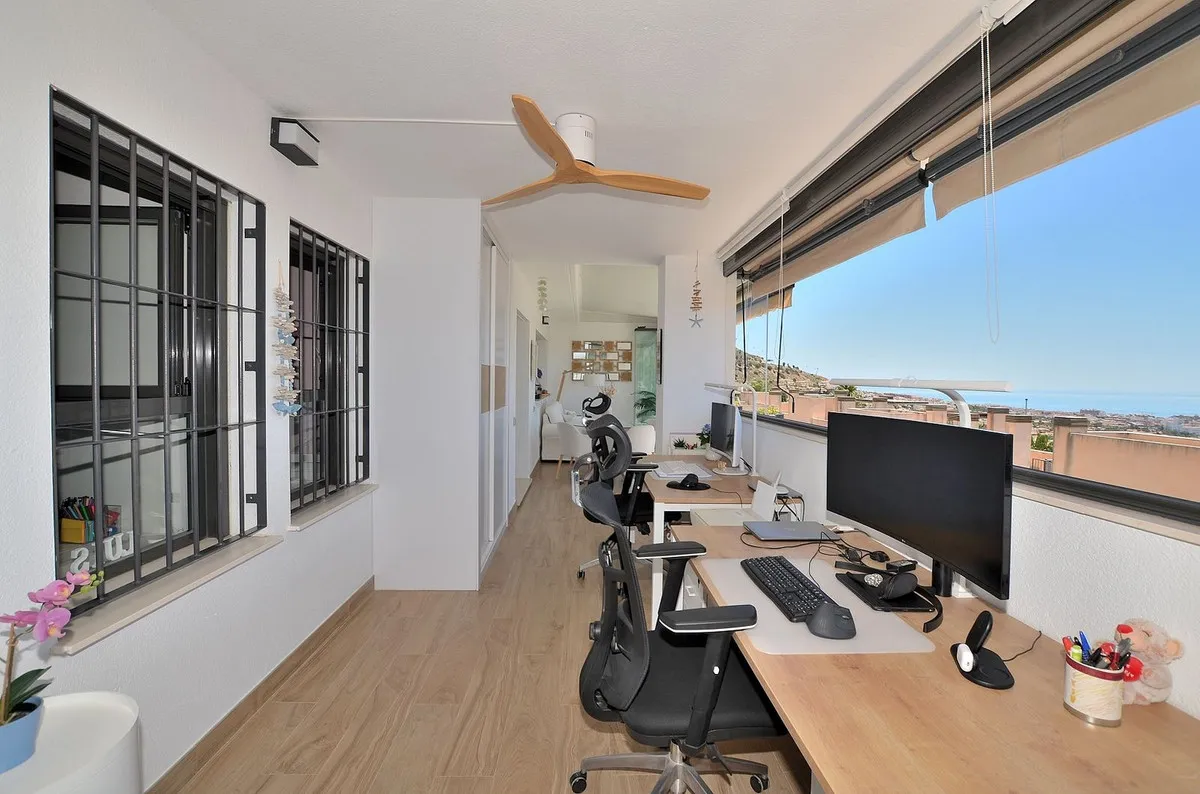 94ebecea-131d-459e-8d42-f0a1d5300eef