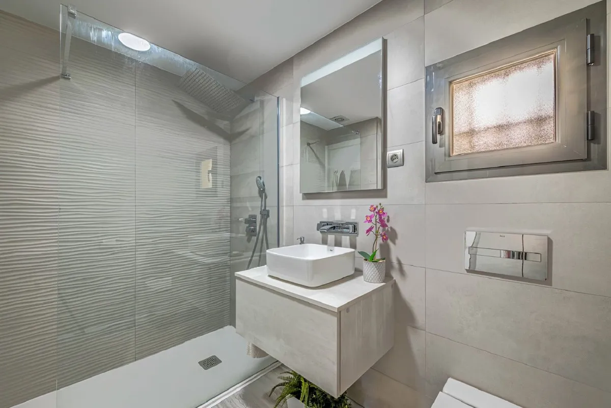 b2b09c3c-7928-4305-8987-82acb6e9972b