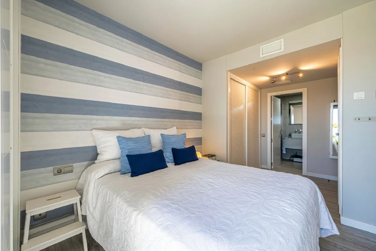 d9c1fd7b-d41b-46f1-a3f2-0577f432d365