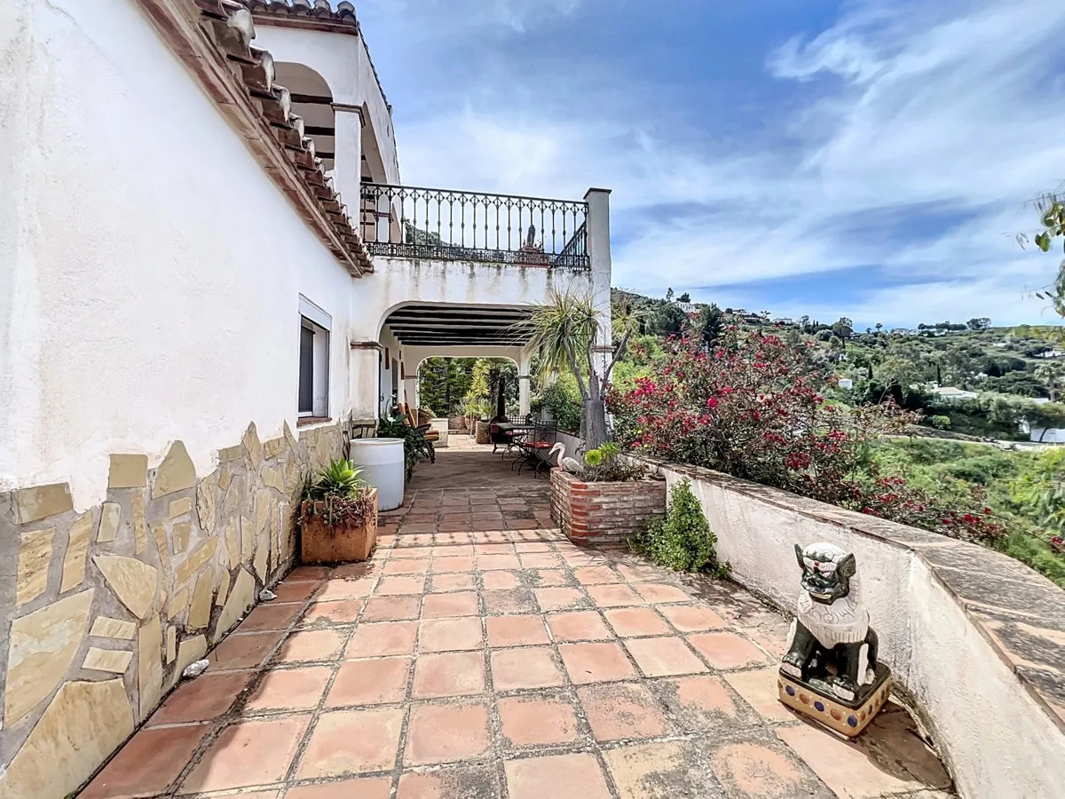 b9d27756-e3da-49e2-bb53-7d09eab96ceb