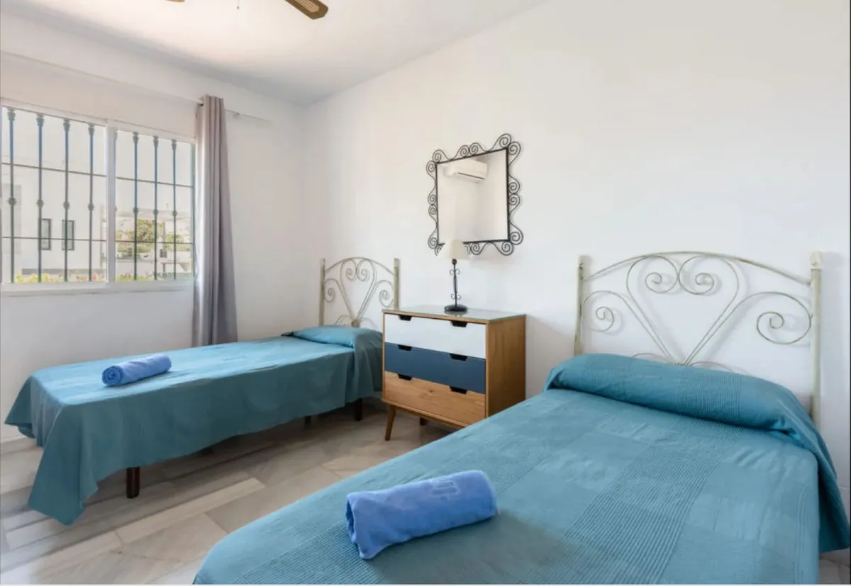 8e25f06b-ffce-40c1-92d7-b6cd36e63887