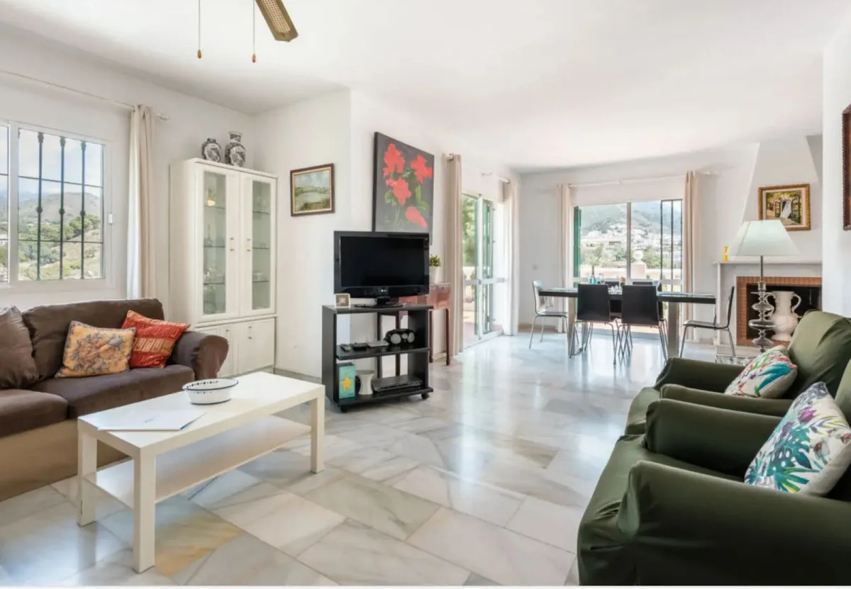 b8cdc557-b43a-41c2-9894-d4ce22663e62