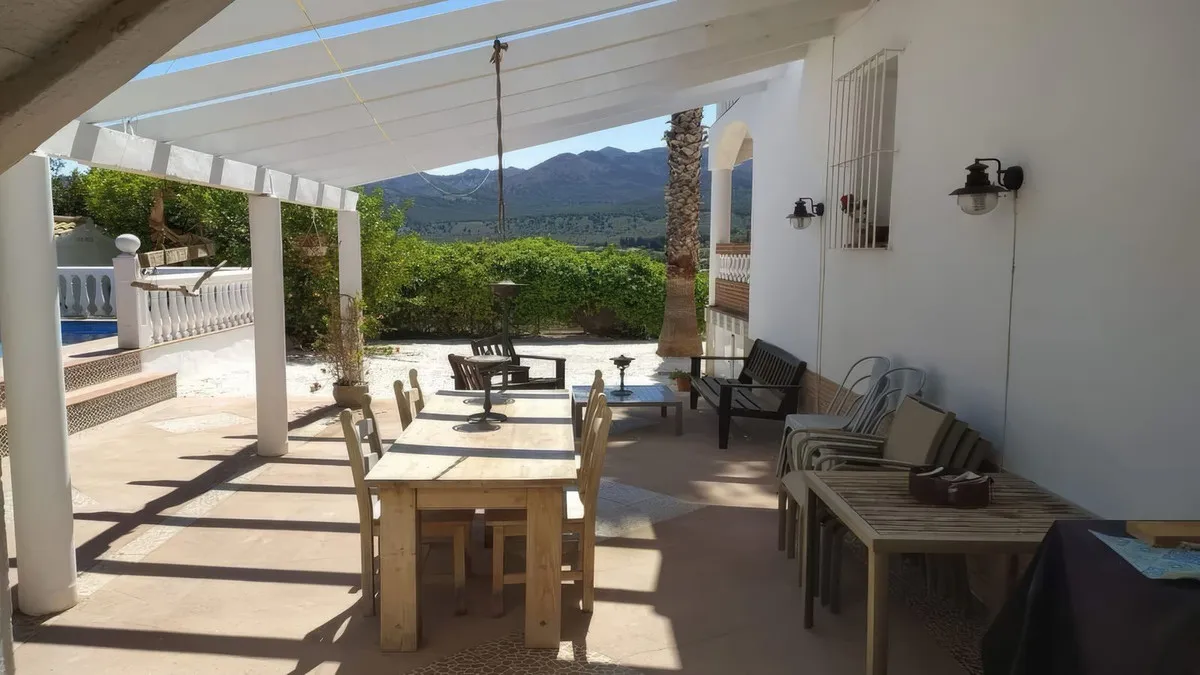 ff5f4b33-8662-4b67-939e-ca321490c9df