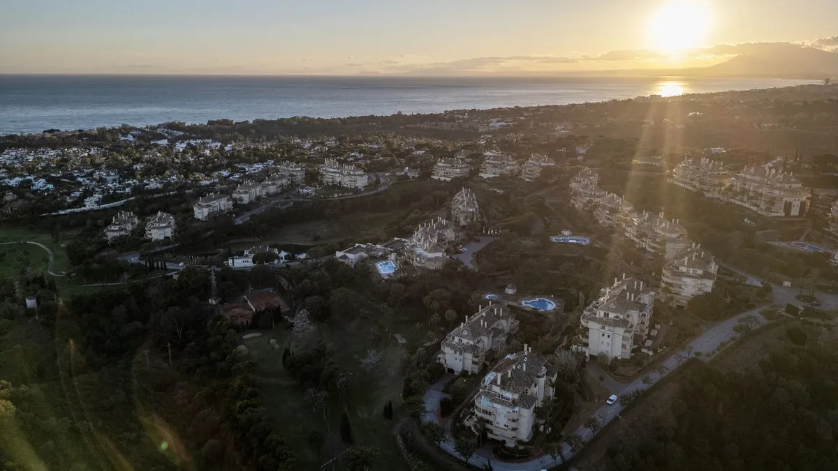 e02fa372-93cb-4464-bbd1-d6a4d64e71a4