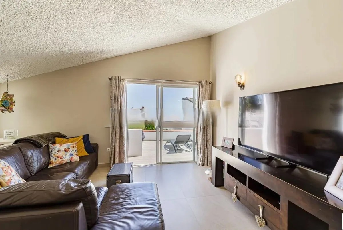 042306dd-fee1-414f-9616-1ed9846e870e