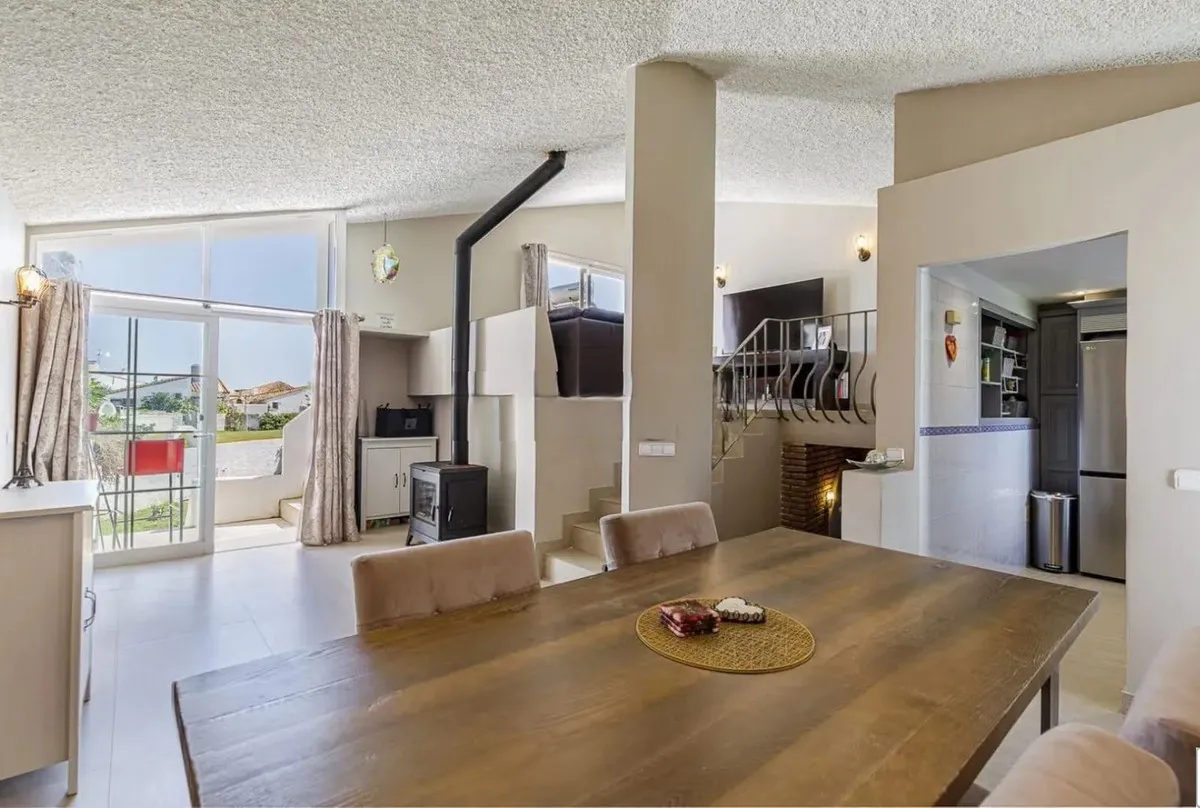 c12630d9-7a94-4fab-889b-9f6476629111