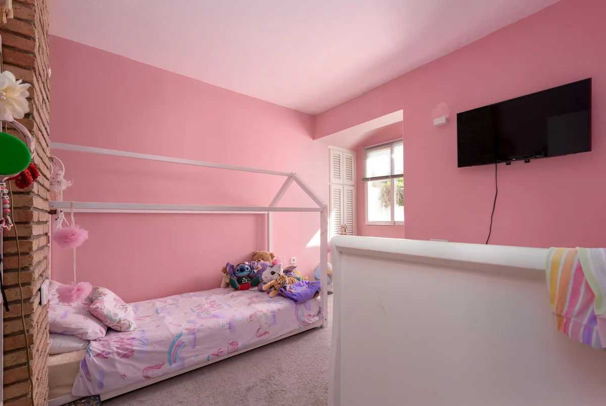 6ef3b5c8-a333-40b1-86b5-374cf27ccfac