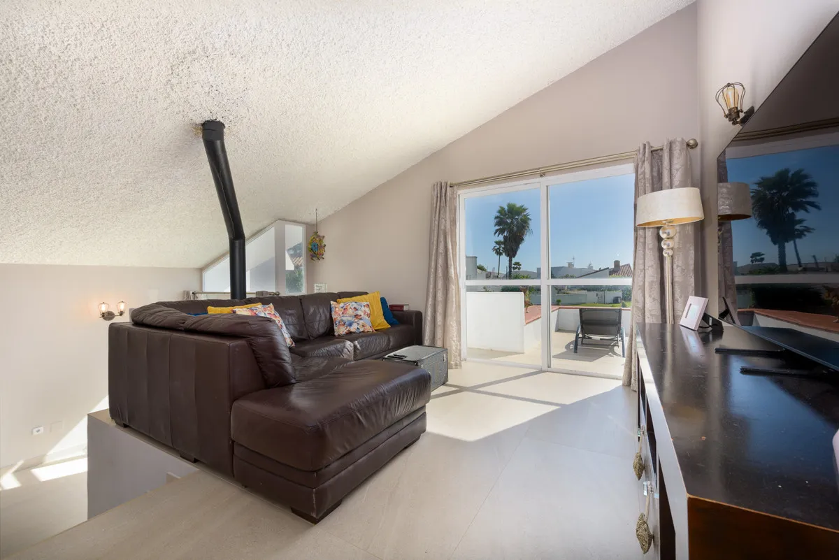 e4fef3f0-ff2d-439f-984b-9ddced713921