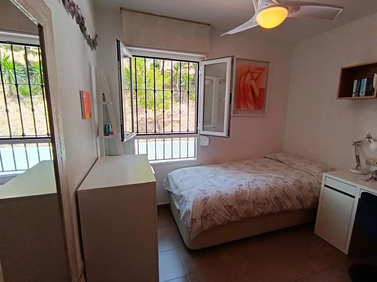 9ab8ba4d-cde7-4d2d-be20-84e2b8e3c200