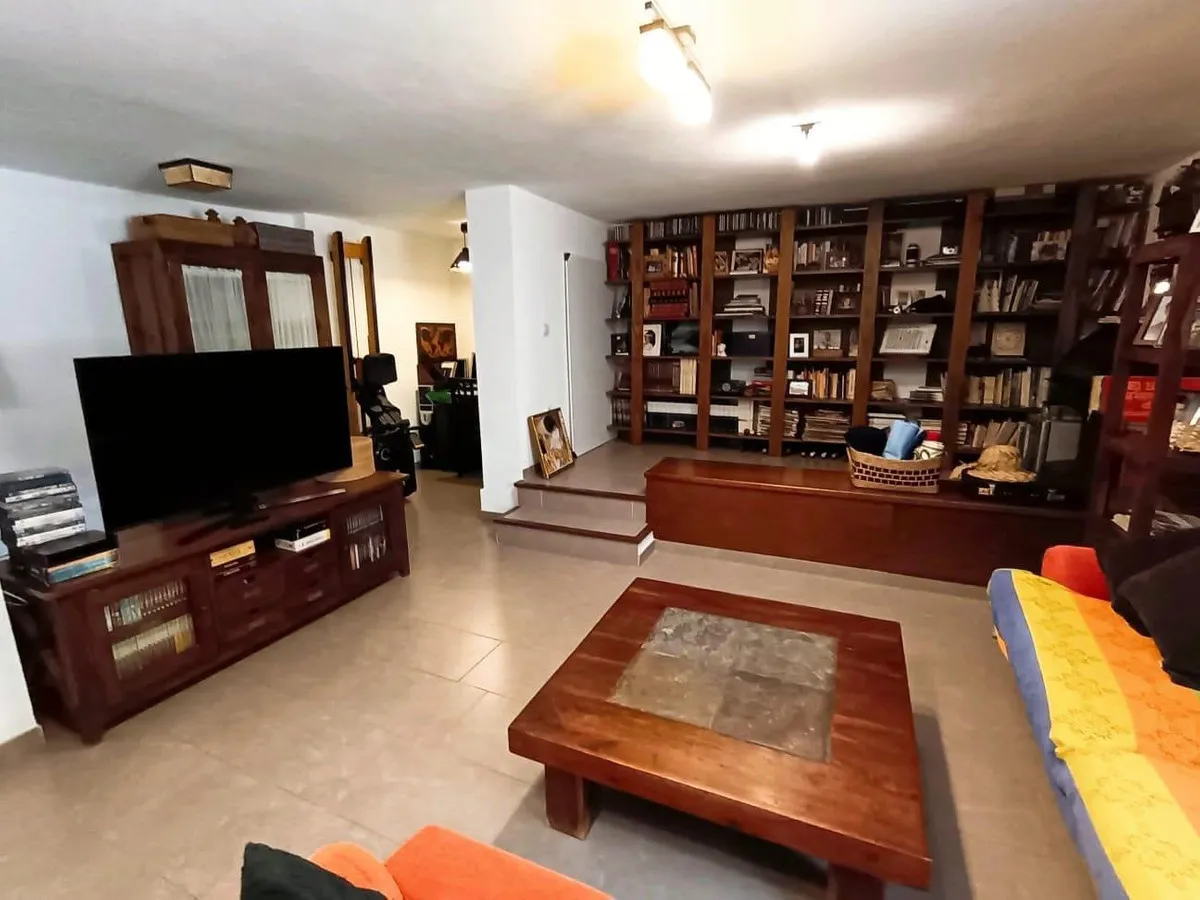 e4887f7c-4b6e-4ad8-9b65-3a88b075718f