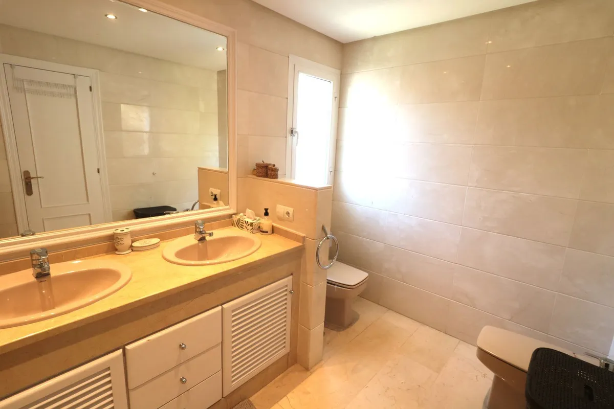 24a5e70b-f403-40b1-b813-36e35f591d8c