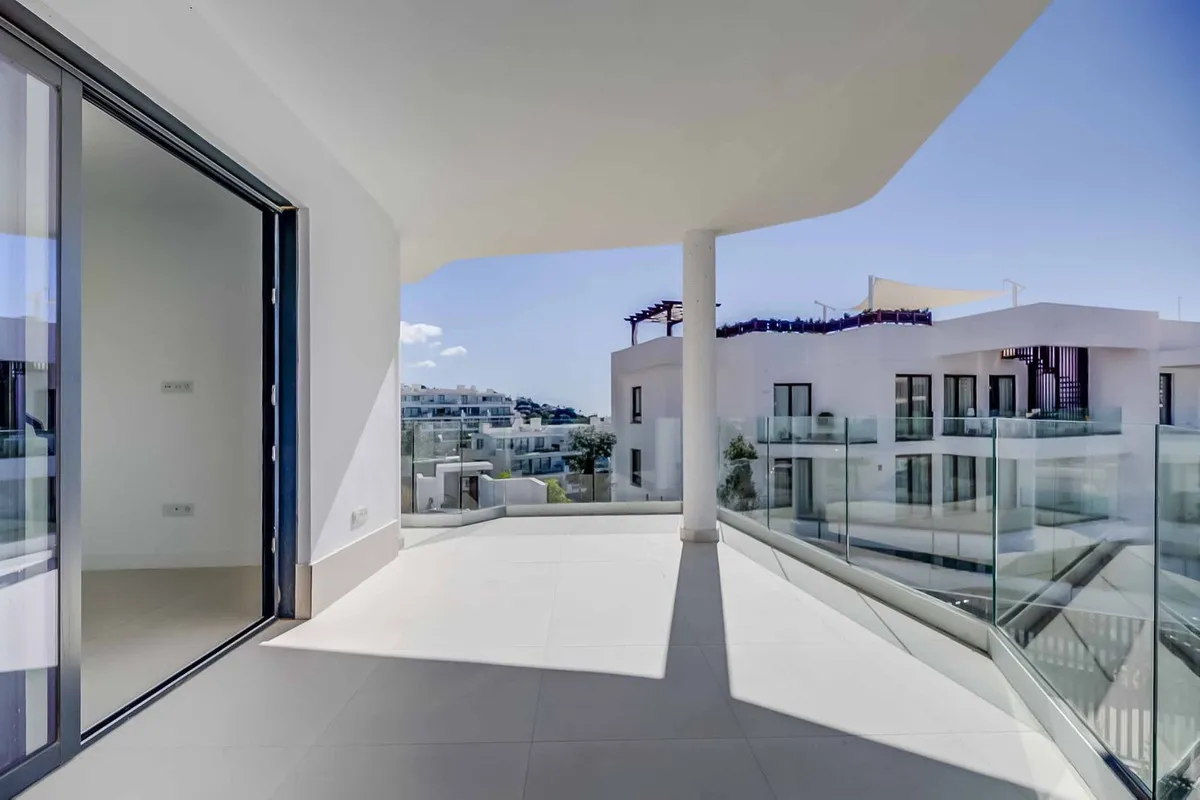 e112b9e6-5cf6-444c-851b-23c9166692d5