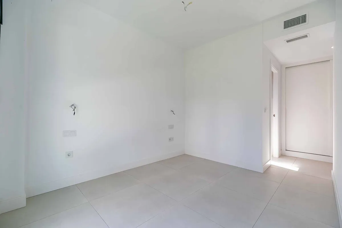 f90163b2-470a-4052-a3d3-b55b944569a0