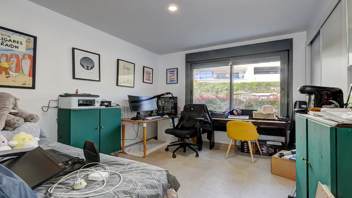 0b37ec64-b3f2-4d06-a9b0-48c743587f67