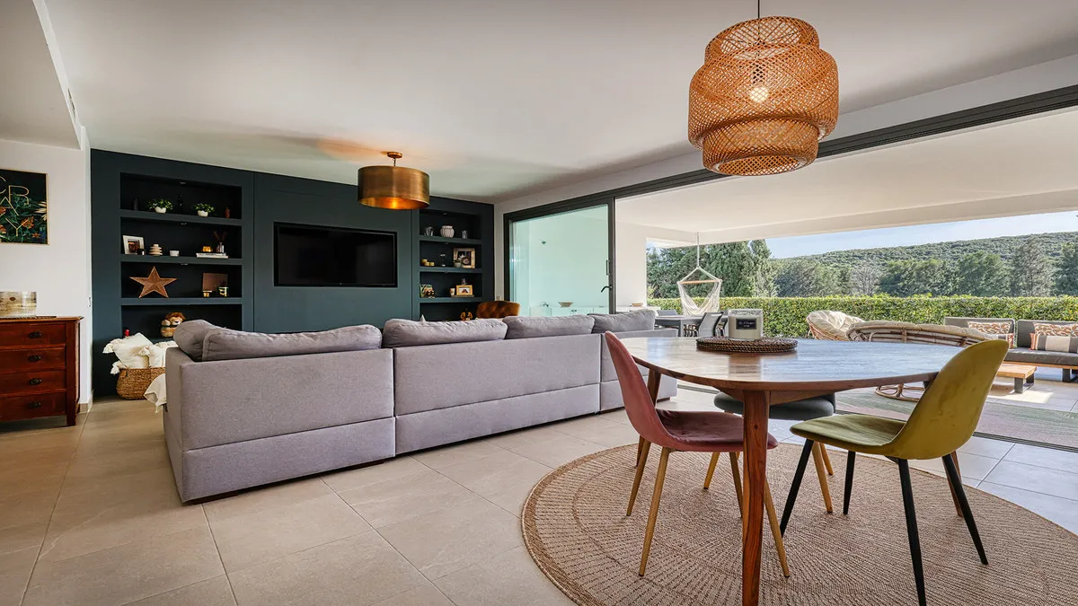 25142548-2c6b-4743-9829-8e7d1f446e77