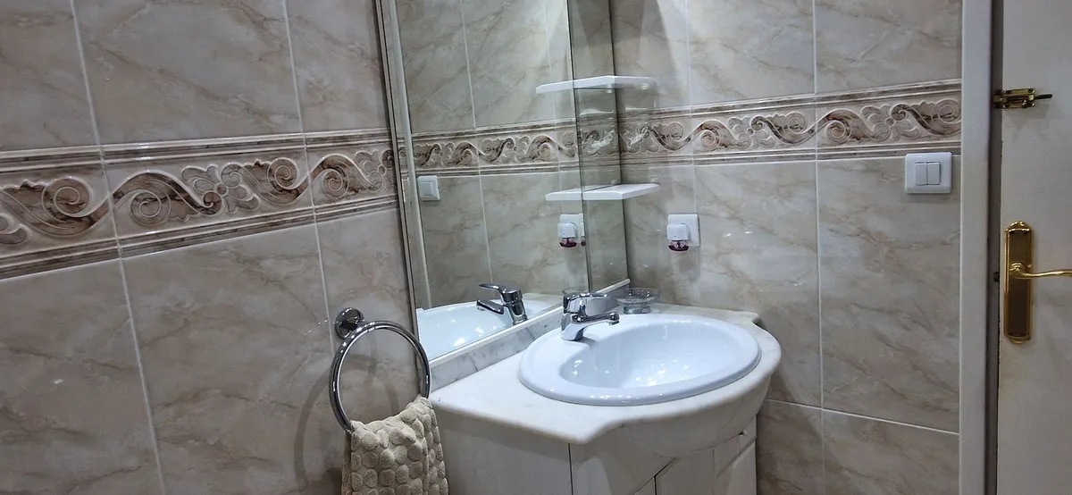 b6ae8d9e-7206-40e2-8851-063cc3f0c82f