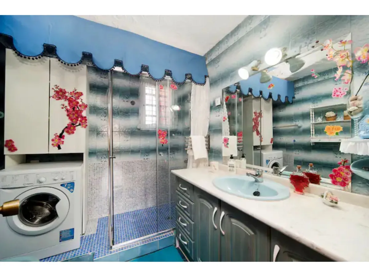 f0ad0083-ba95-4ef2-8ac1-6c65aa44e16c