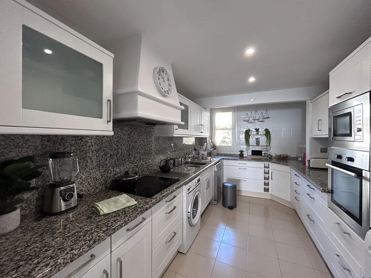 318a952f-9dff-43f3-a496-bece0c3411b9