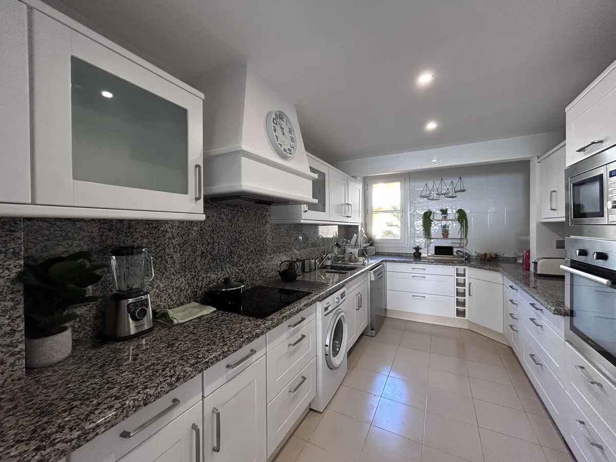 d8aec2b7-134c-4ab6-bb85-b3cdcaeec33f