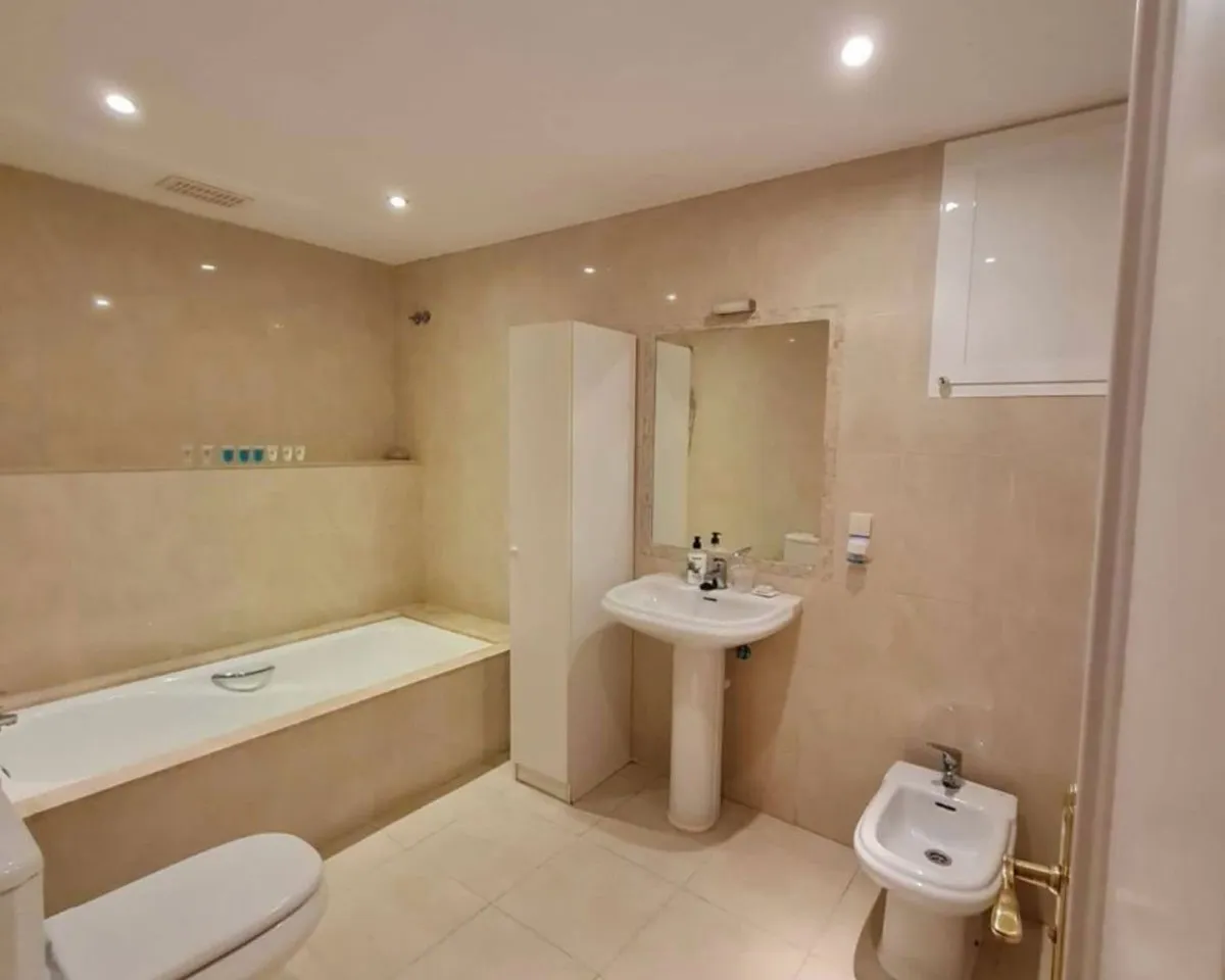 f5b8d09b-815b-4fce-999c-4d1e1c9292ce