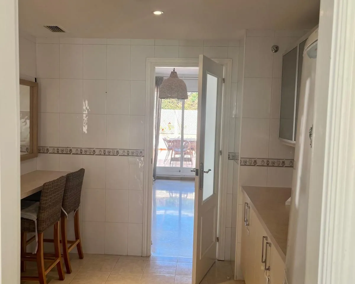 b8360520-d60a-471d-8758-0e18c148e903