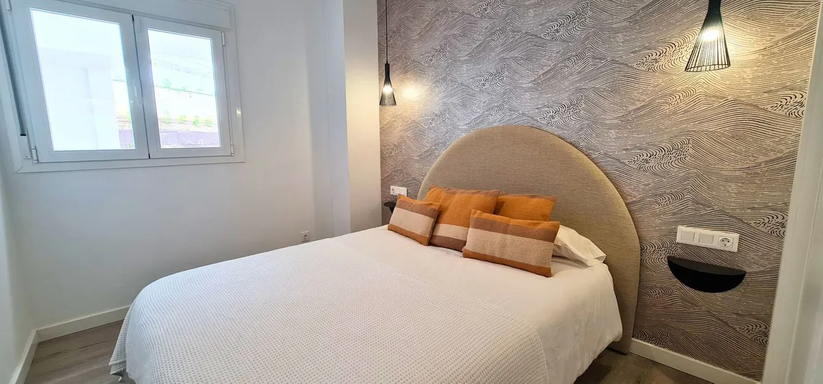 2abf8ac3-e208-46fa-9b38-ba71b1392106