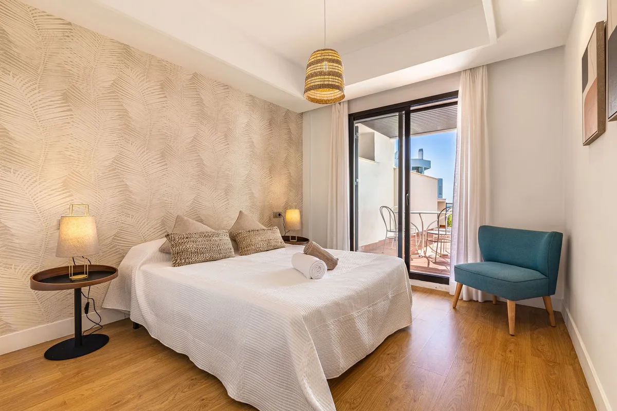 f7e84bca-3537-4adb-8034-d424f9fde090