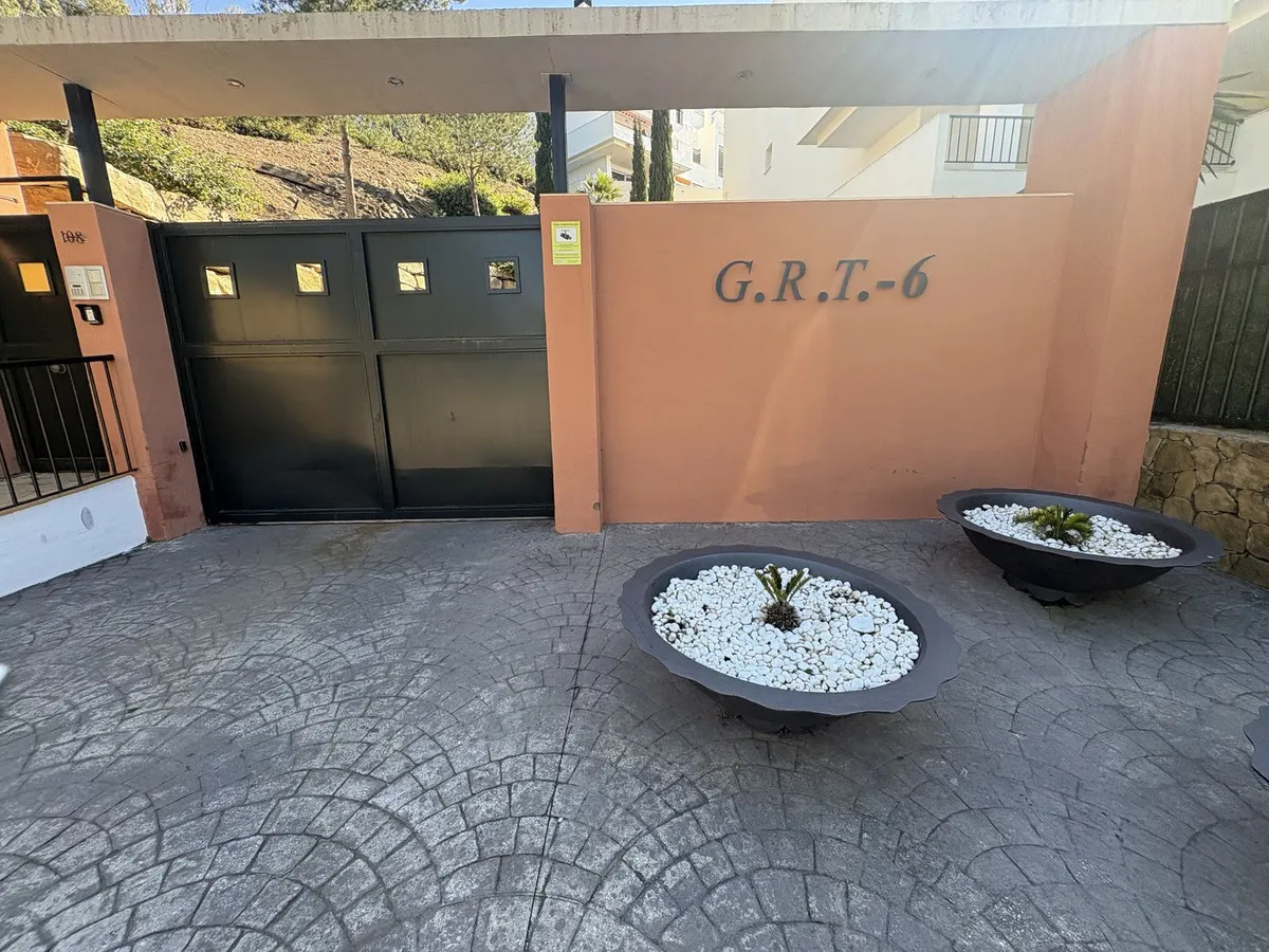 14eb8cbd-e9a2-41e8-9bc5-750648eaaa92