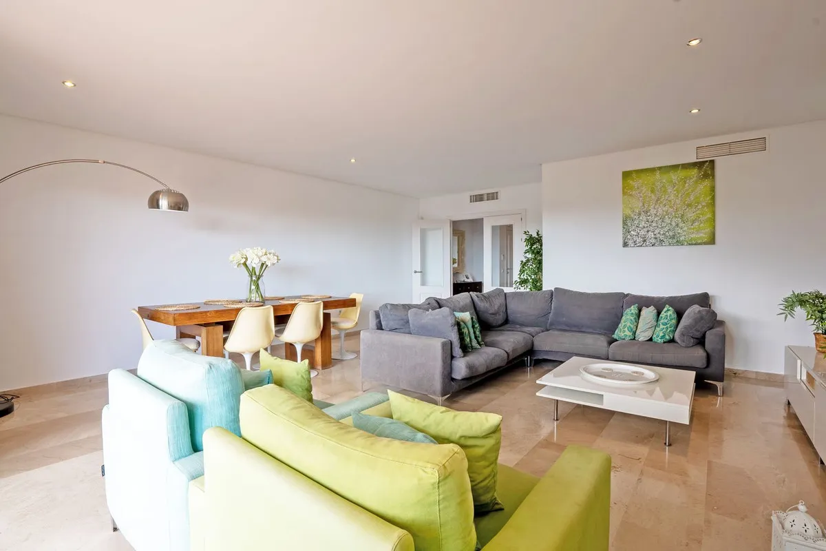 374c6167-b0a5-4f2d-9d01-fcf90c2f46d7