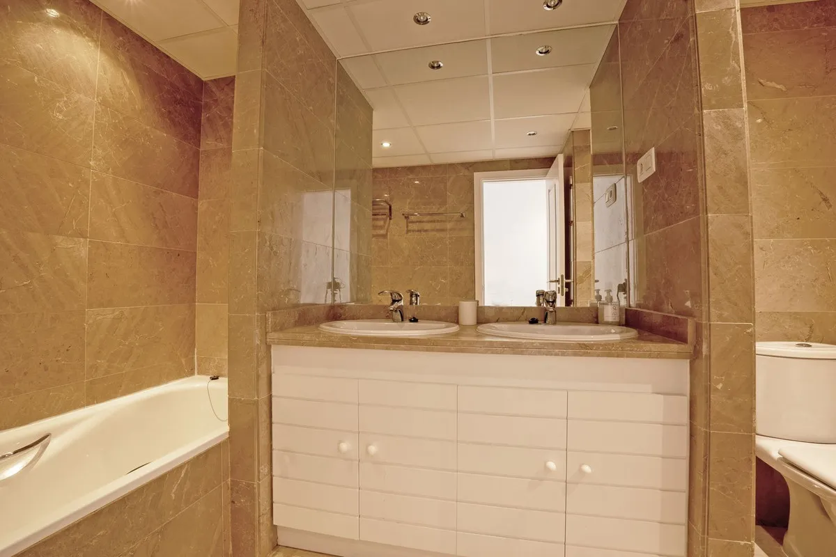 5dae5999-ab2d-4ff0-ad89-b81b922a06a0