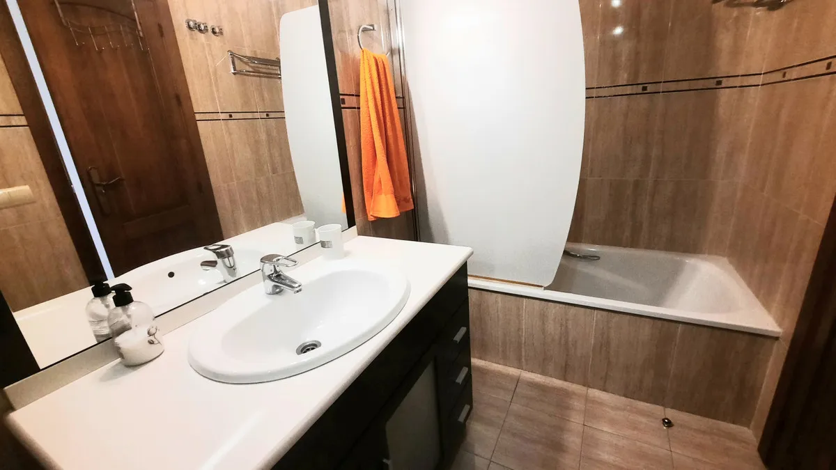 42835083-732a-4a84-9c5b-b0961fc30640