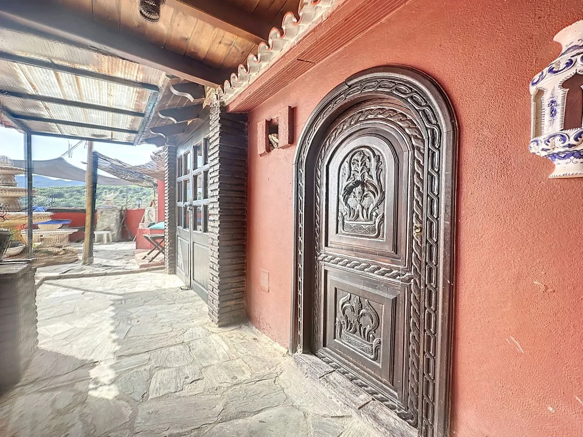 12f70f44-2dff-4ded-8257-685aa960c425