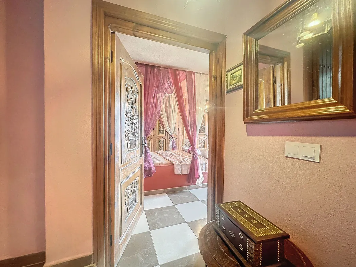 c4f693a8-9f79-4f75-b476-4de89446be13