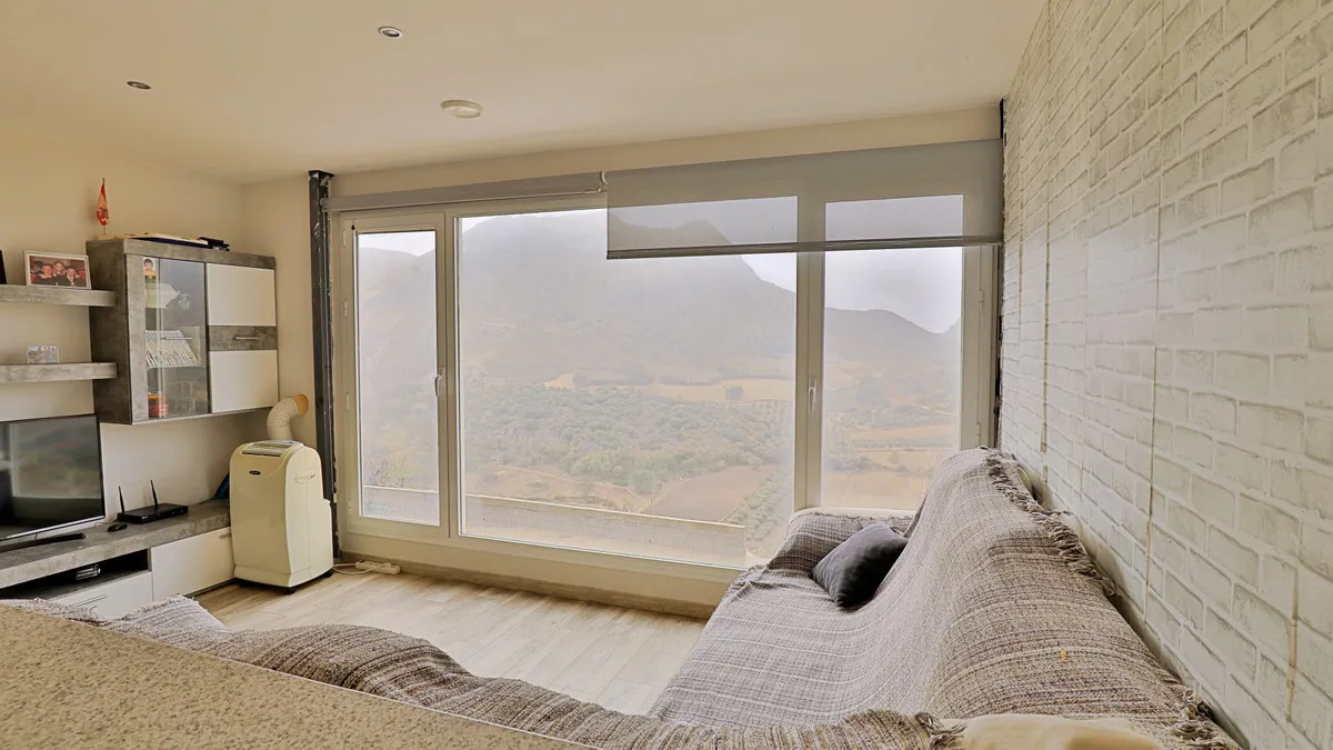 779d7b94-5c87-4cae-9d90-f3b69a645215