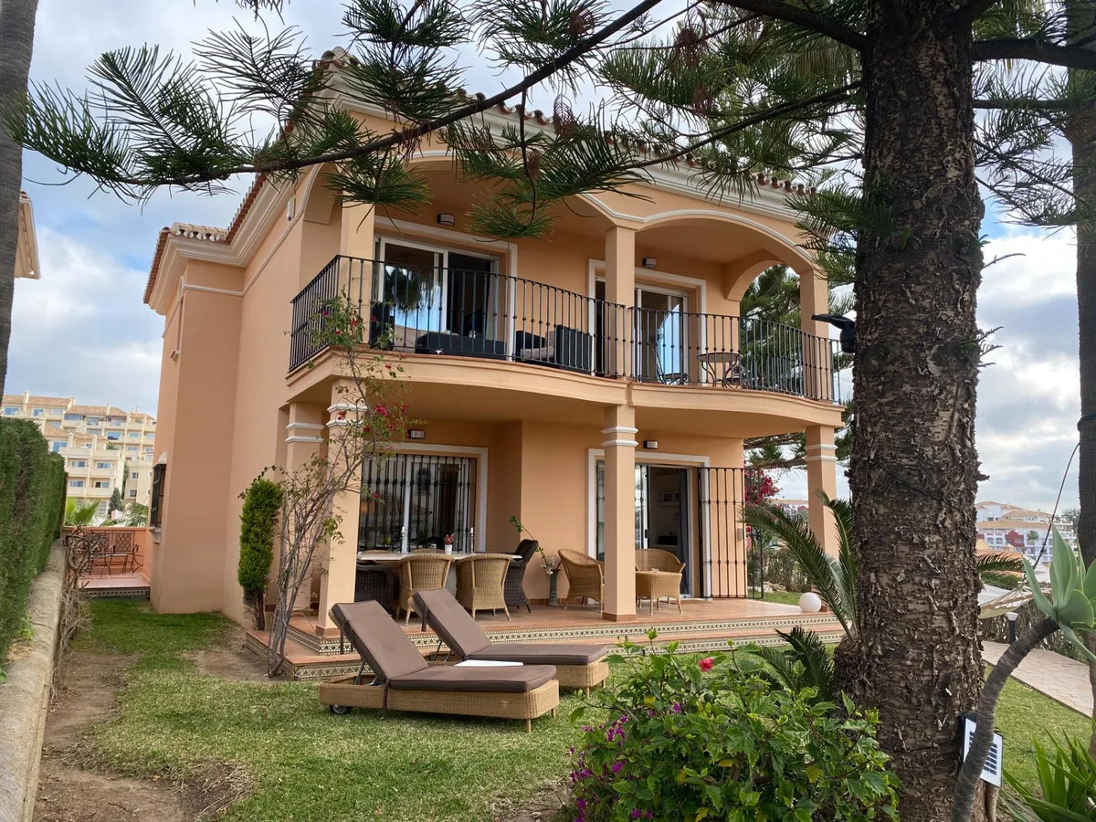 2bfe7982-ab9a-47fd-acfb-825ab303a879