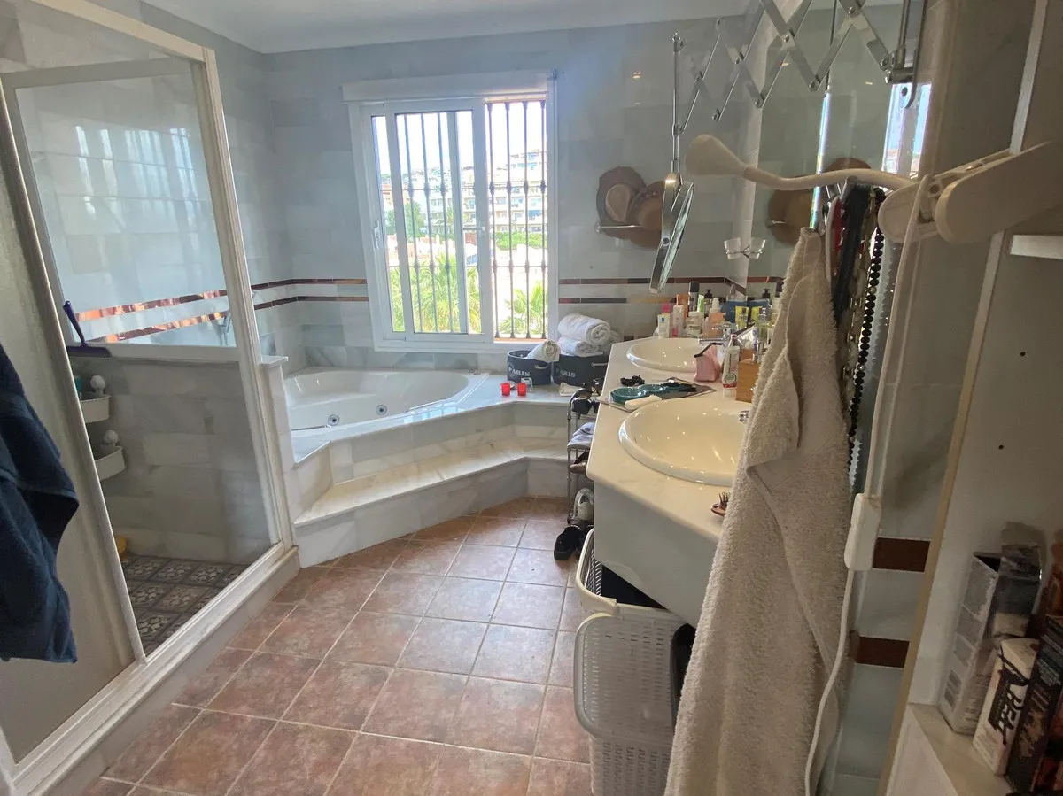 e49599c3-22b3-4c55-84db-d2e763f56c1a