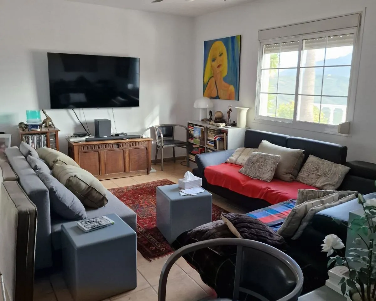 e2acf64b-6945-40b9-9feb-c7491d015f9e