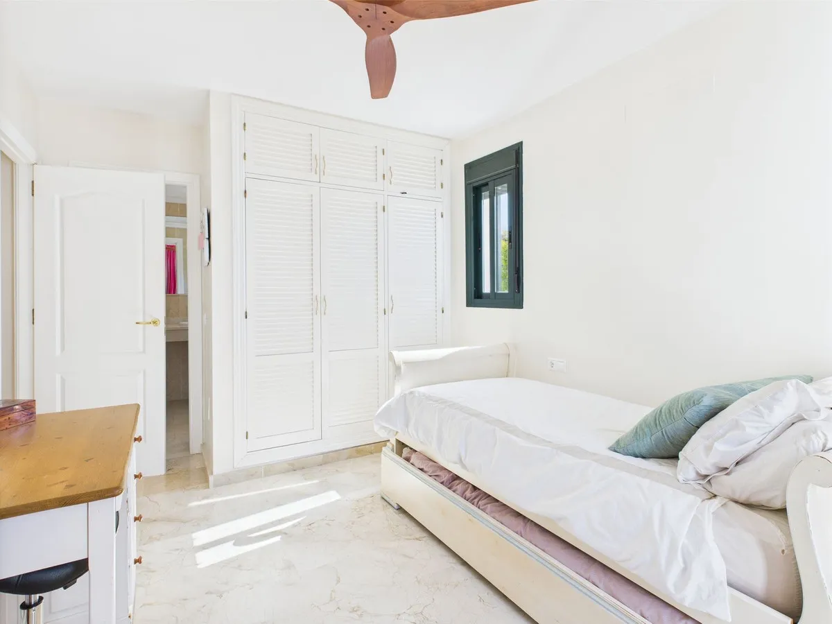 a8a5be75-8996-4c2c-bf4f-73517b7d3bdd