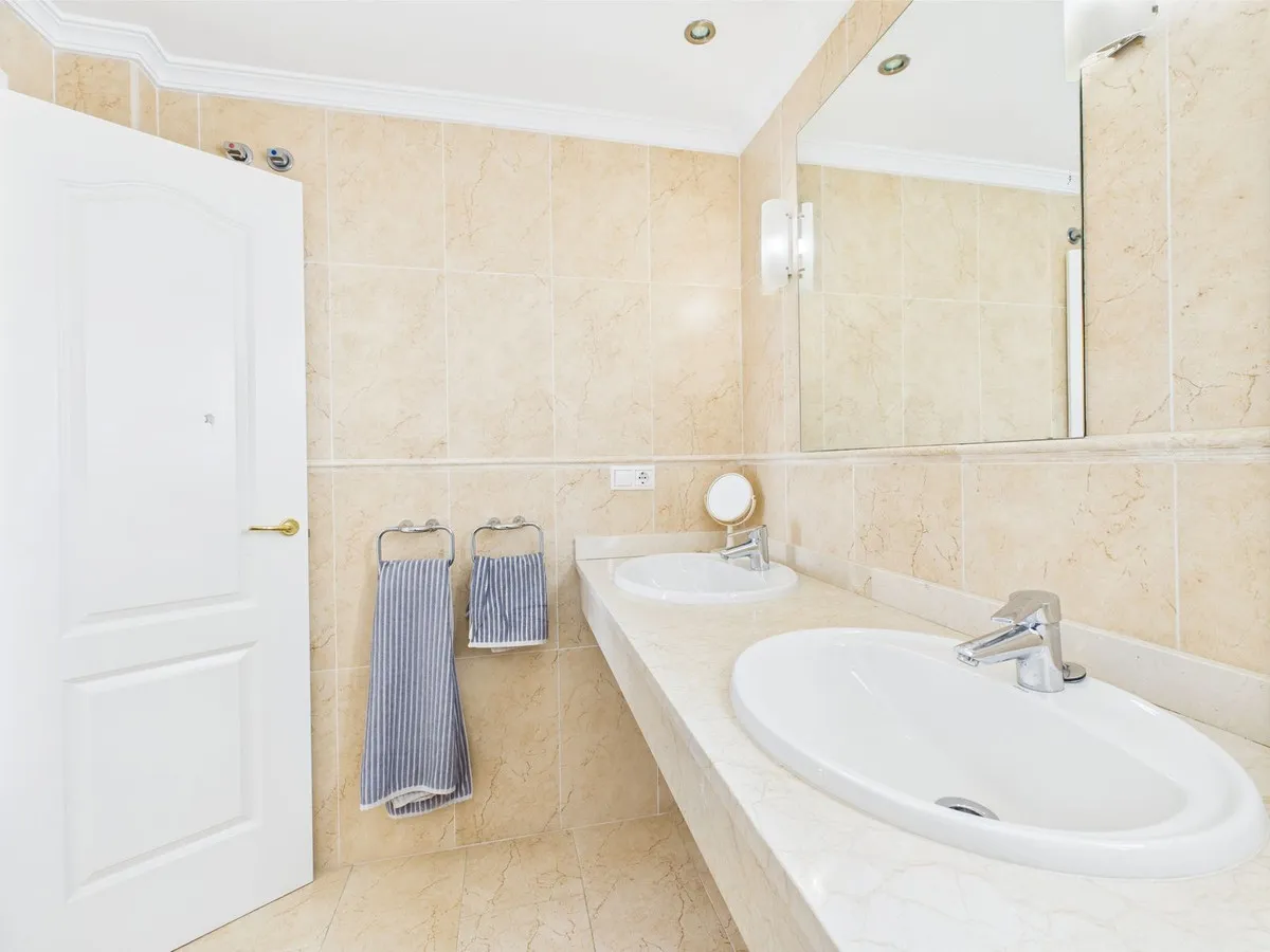 f76a1e82-499c-41ab-b3c5-ba96849f12b0