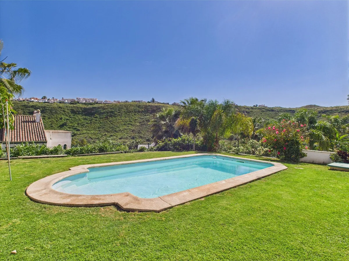 f9458703-c792-48bb-b498-a8a38aa7d71e