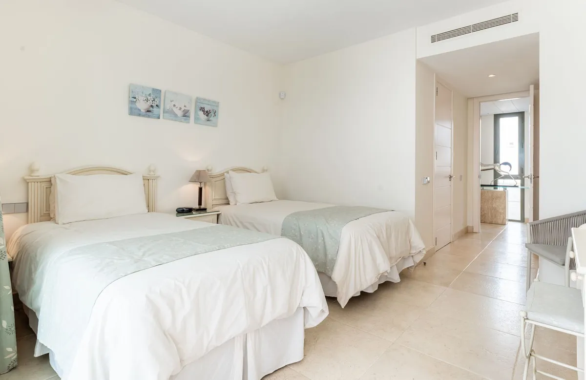 df30a45e-5665-45c2-af77-8a7c1e7c086b