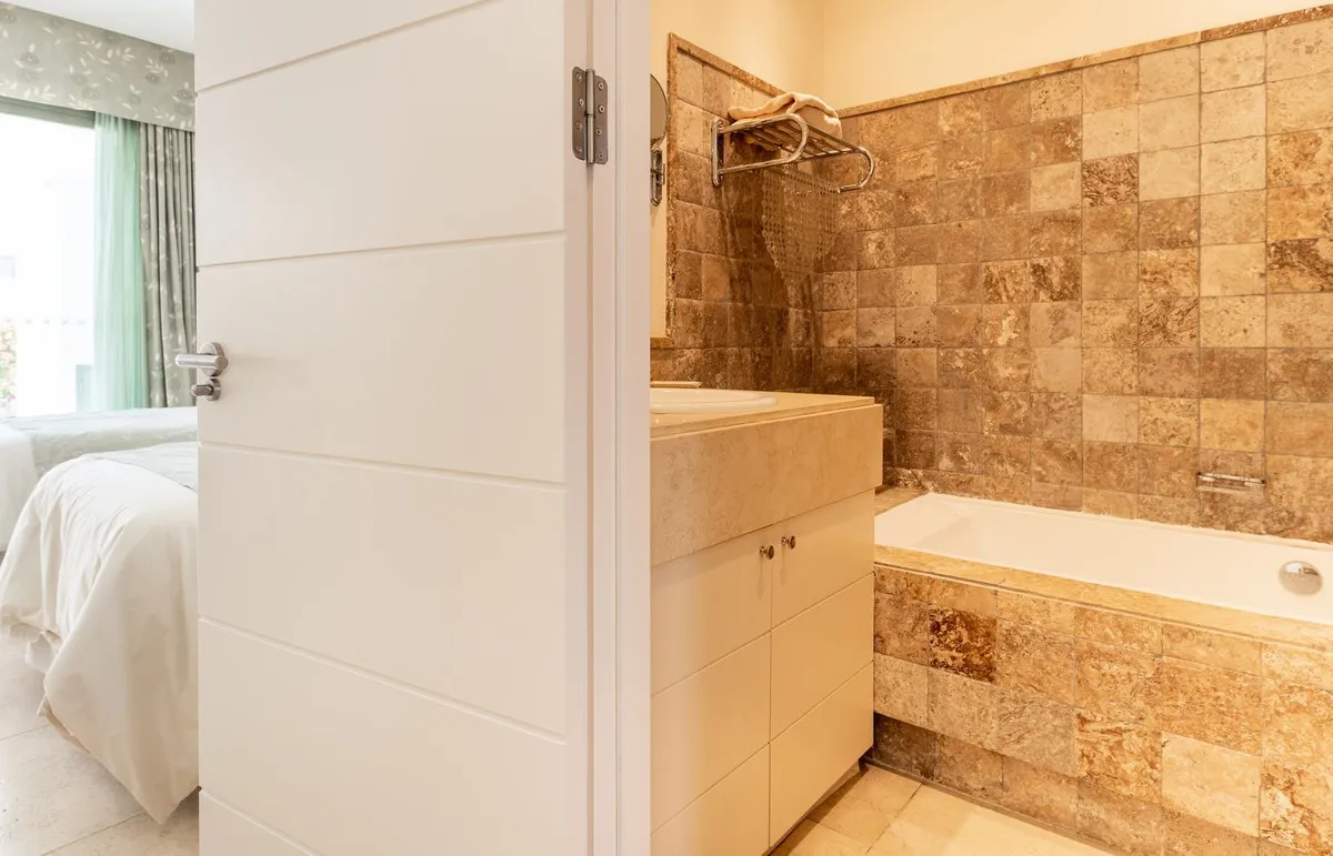 e6d72d68-ae50-4de2-86d9-ac86fa083f15