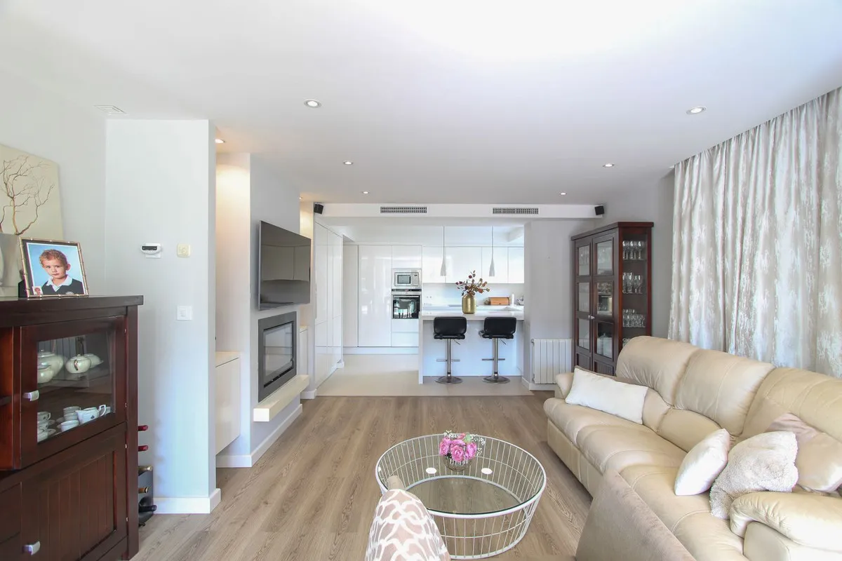 8dd98dfd-0c8c-48f5-92f8-f13b88de35c0