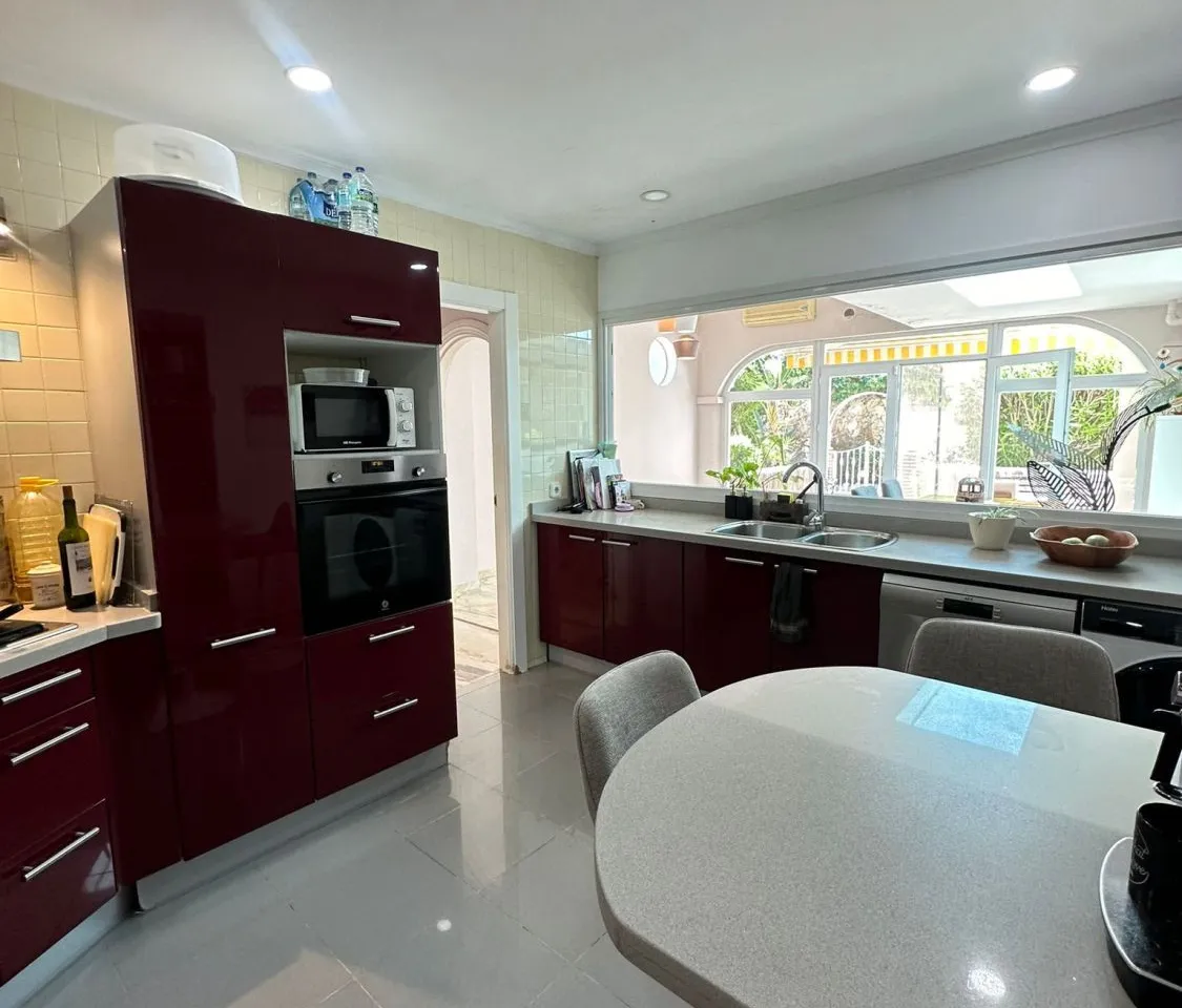 1d6a4b43-62df-4aa7-abfb-10e342a44c97