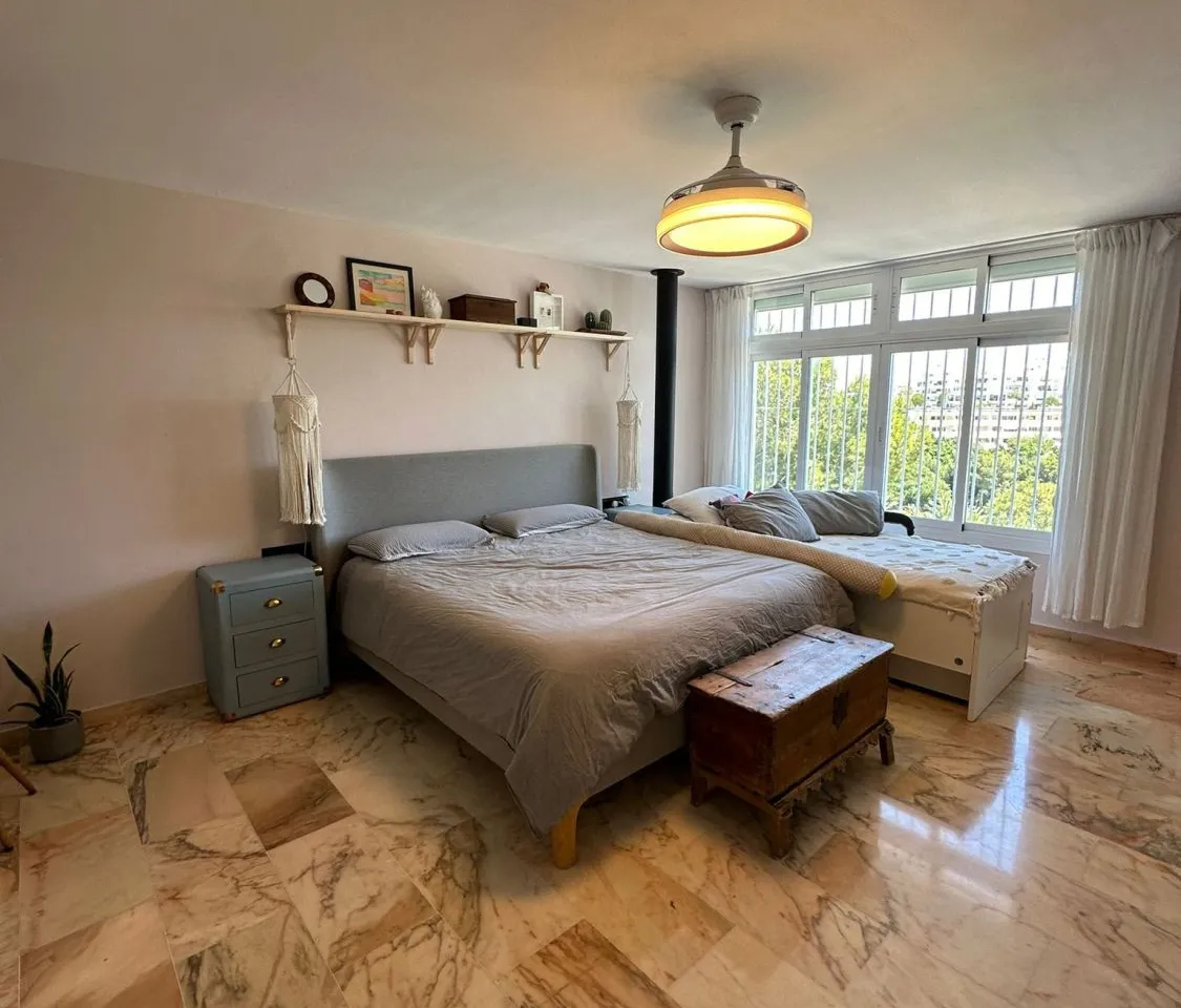 b8b5090d-83ab-43cc-aac1-406145a36bab