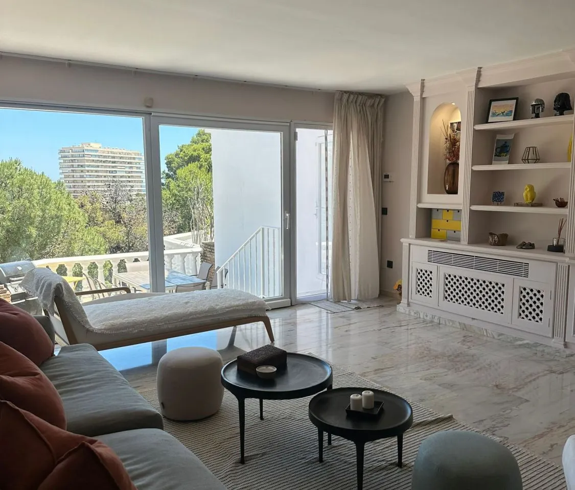 c9106f73-2a03-48b2-a44e-ec43a698843a