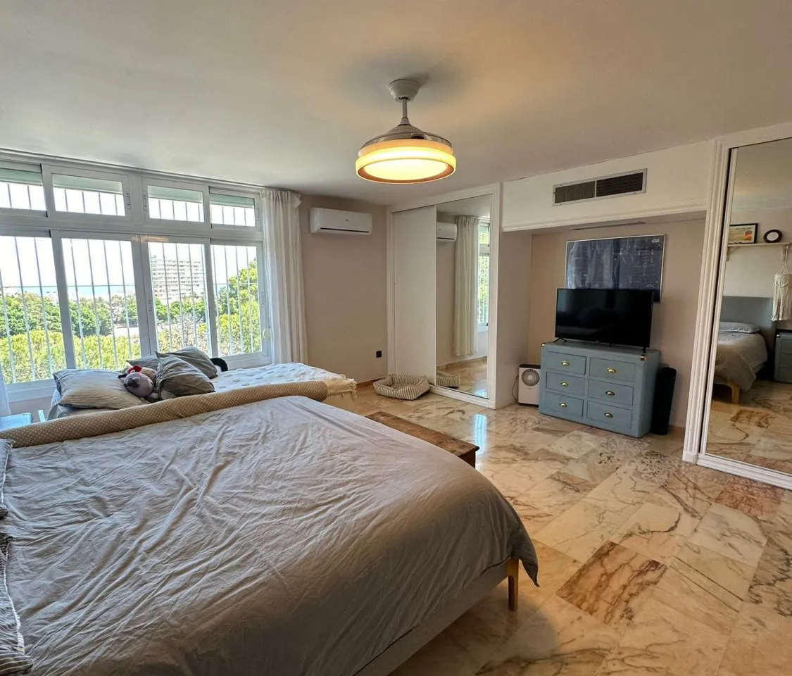 e1dc7145-f4b6-42e8-8d16-2bff7e1ef7e0