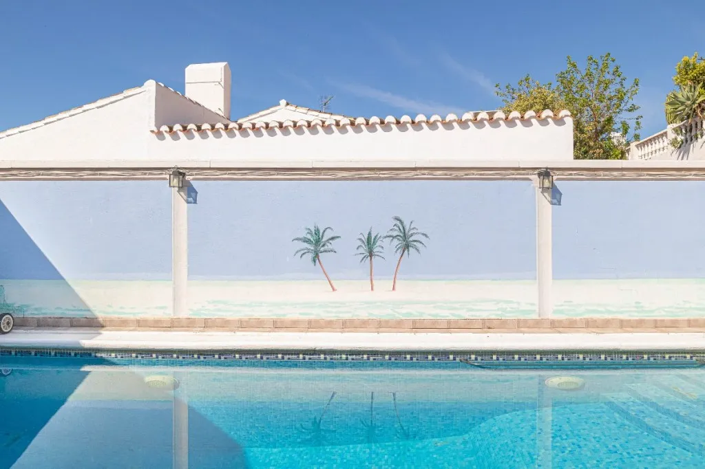 13493178-7e8a-44f2-950d-a57a0f572295